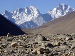 Mount Everest Himalayan vary from Tibet