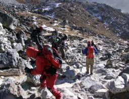 Trekkers regarding the Everest Trail